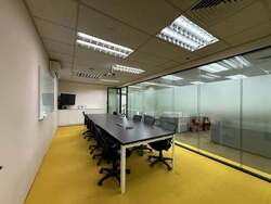 Palais Renaissance (D9), Office #632373431